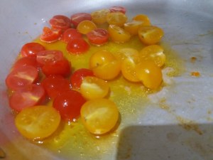 Gnocchi di patate con ciliegini rossi e gialli provolone del monaco e bottarga di tonno