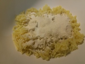 Gnocchi di patate con ciliegini rossi e gialli provolone del monaco e bottarga di tonno