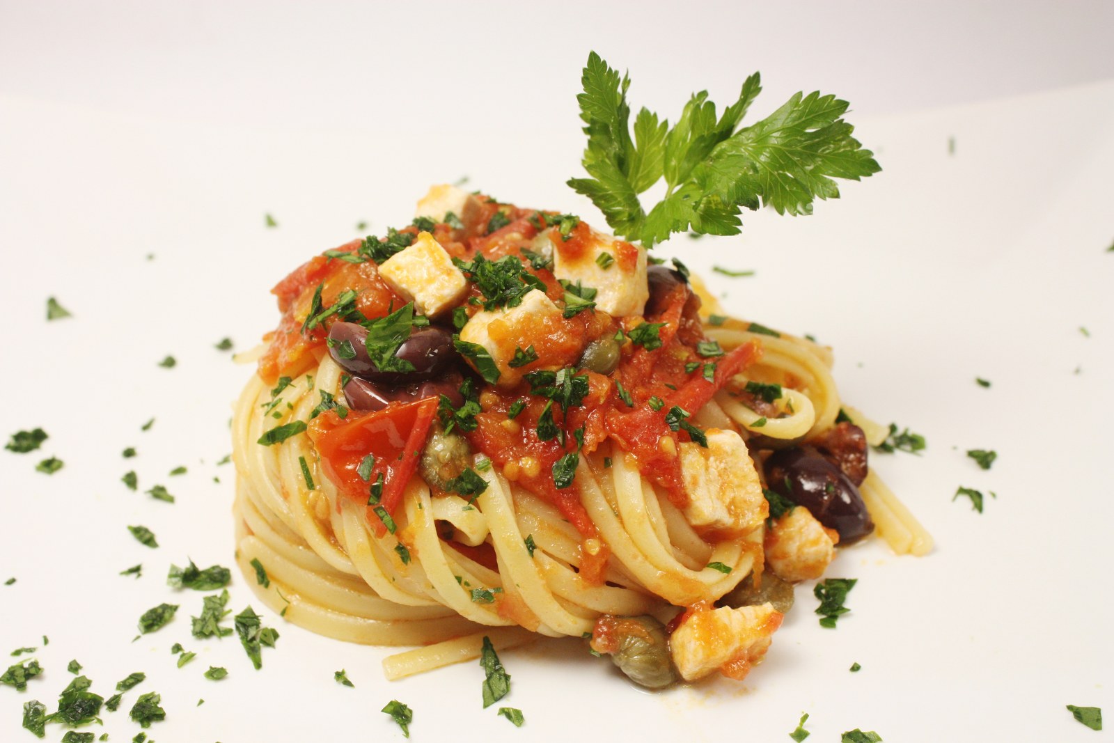 Linguine alla puttanesca con pesce spada