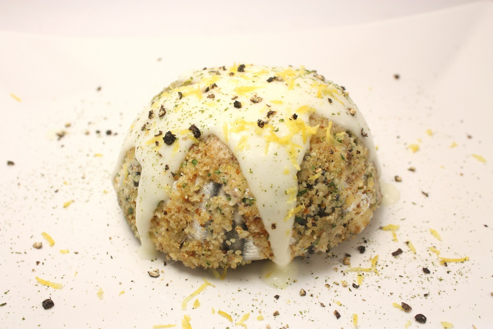 Sformato di alici in crosta di mandorle con salsina al limone