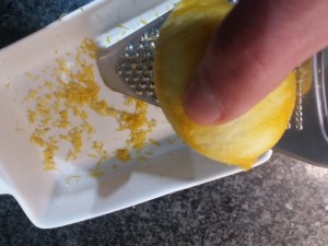 Sformato di alici in crosta di mandorle con salsina al limone