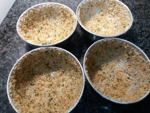 Sformato di alici in crosta di mandorle con salsina al limone