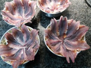 Sformato di alici in crosta di mandorle con salsina al limone