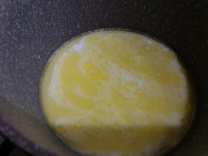 Sformato di alici in crosta di mandorle con salsina al limone