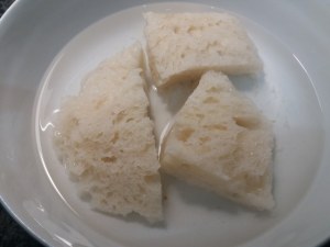 Sformato di alici in crosta di mandorle con salsina al limone