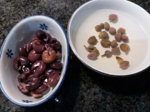 Sformato di alici in crosta di mandorle con salsina al limone