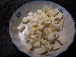 Sformato di alici in crosta di mandorle con salsina al limone