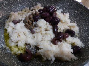 Sformato di alici in crosta di mandorle con salsina al limone