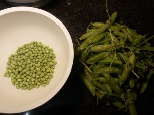 Spaghetti alle vongole con crema di piselli freschi