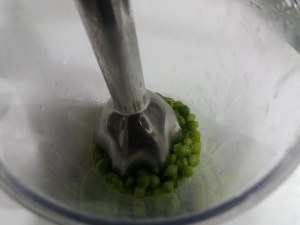 Spaghetti alle vongole con crema di piselli freschi