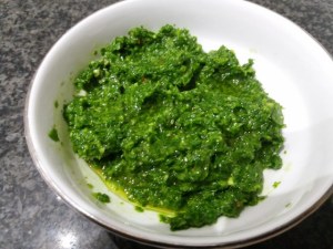 Fusilli al ferretto con pesto di rucola gamberetti pomodoro giallo e ricotta di bufala