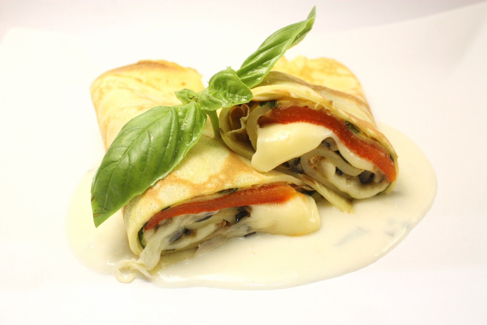 Crepes all'ortolana su fonduta di gorgonzola