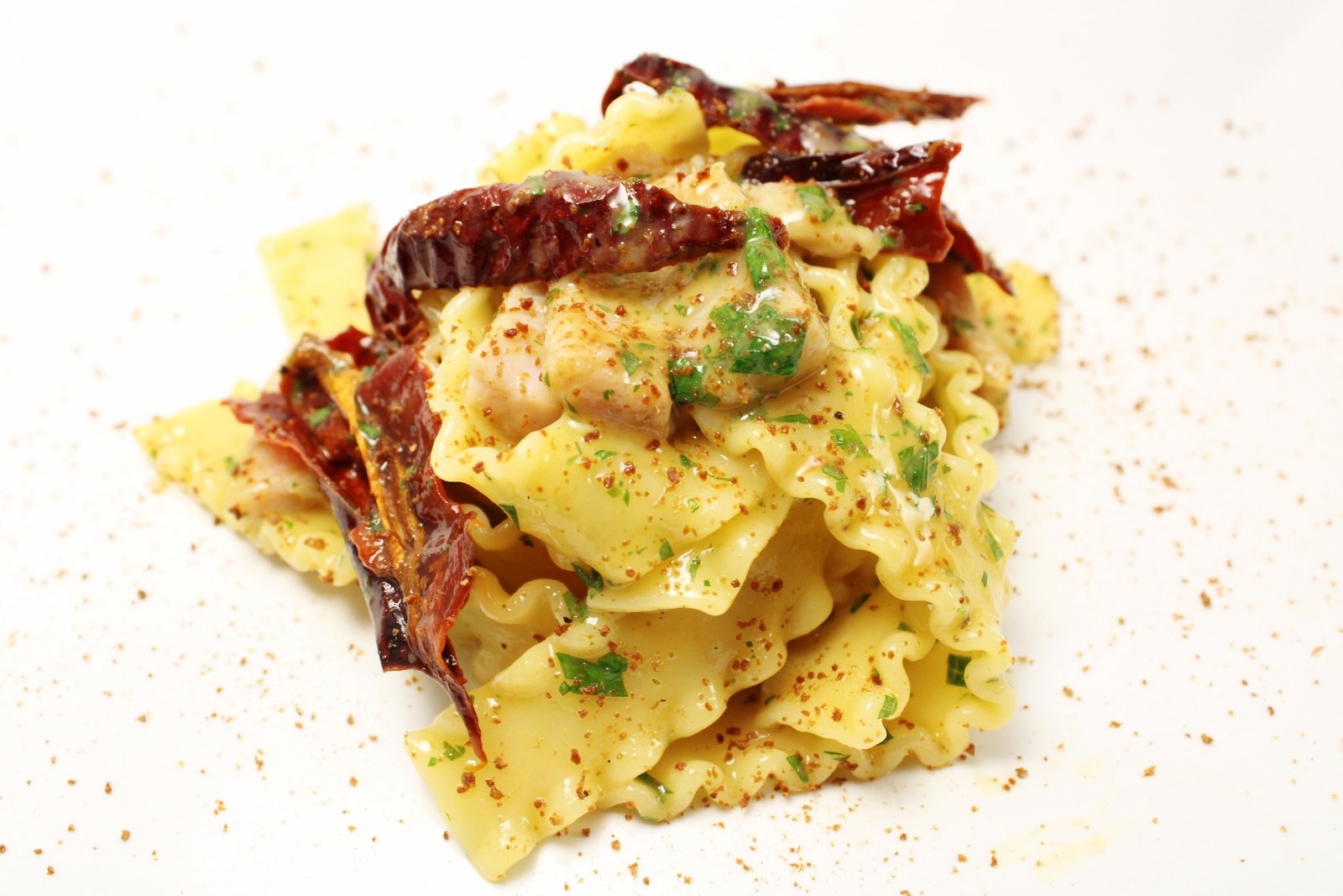 Mafalde alla carbonara di tonno con peperoni cruschi