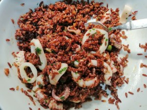 Riso rosso all'insalata di mare