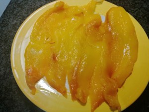 Tagliata di entrecote su coulis di peperone giallo con gocce di riduzione di aglianico