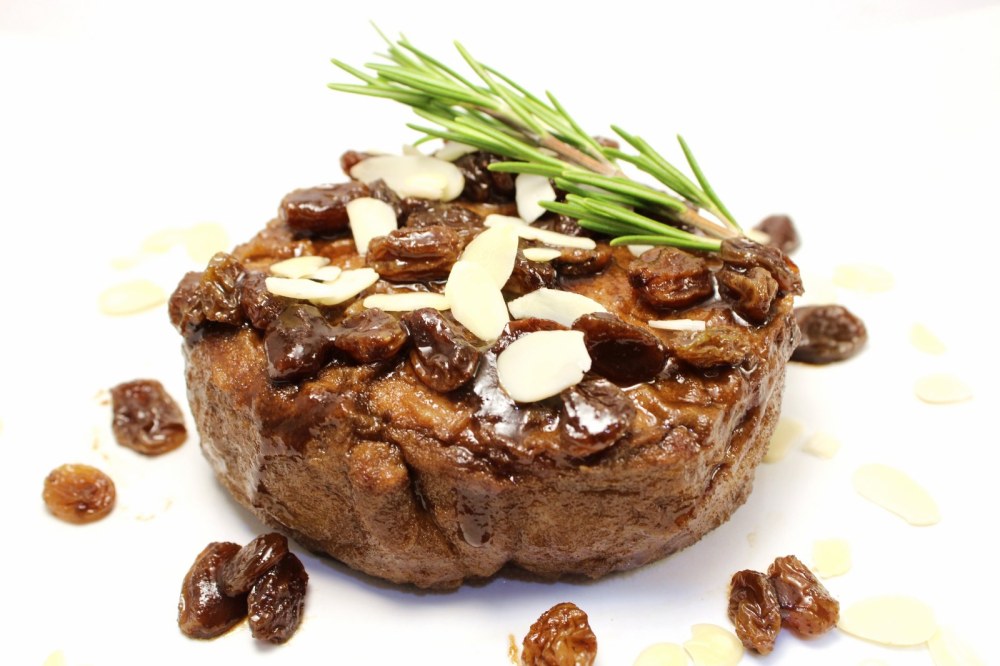 Filetto di manzo allo scotch whisky con uvetta e mandorle a scaglie