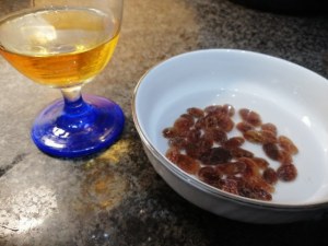 Filetto di manzo allo scotch whisky con uvetta e mandorle a scaglie