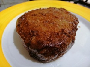 Filetto di manzo allo scotch whisky con uvetta e mandorle a scaglie