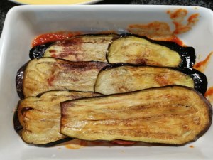 Parmigiana di melanzane e pesce lampuga
