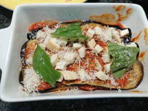 Parmigiana di melanzane e pesce lampuga