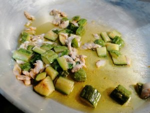 Spaghetti integrali con telline zucchine e tarallo sbriciolato