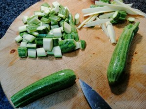 Spaghetti integrali con telline zucchine e tarallo sbriciolato