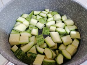 Spaghetti integrali con telline zucchine e tarallo sbriciolato