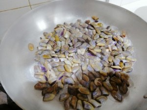 Spaghetti integrali con telline zucchine e tarallo sbriciolato