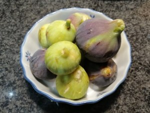 Tonnarelli cacio e pepe con fichi