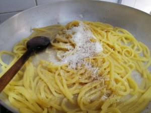 Tonnarelli cacio e pepe con fichi