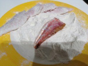 Scaloppine di triglie al vino bianco su vellutata di broccoli e patate