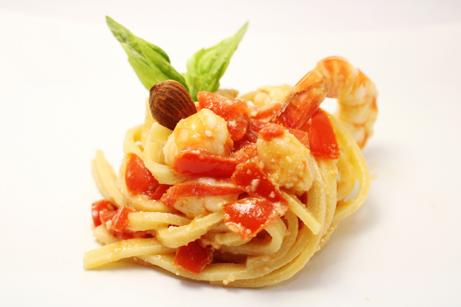 Scialatielli con pesto alla trapanese e mazzancolle