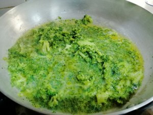 Orecchiette con broccoli e frutti di mare profumate al limone