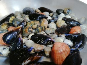 Orecchiette con broccoli e frutti di mare profumate al limone