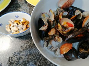 Orecchiette con broccoli e frutti di mare profumate al limone