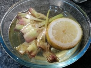 Risotto al gorgonzola con carciofi noci e guanciale croccante