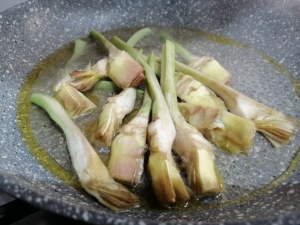 Risotto al gorgonzola con carciofi noci e guanciale croccante