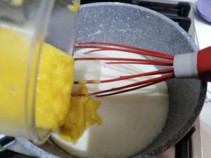 Paccheri ripieni di baccala e patate con crema di cavolfiore giallo