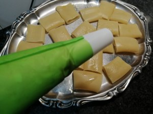 Paccheri ripieni di baccala e patate con crema di cavolfiore giallo
