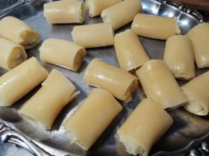 Paccheri ripieni di baccala e patate con crema di cavolfiore giallo