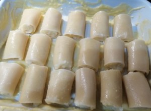 Paccheri ripieni di baccala e patate con crema di cavolfiore giallo