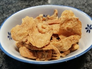 Pici con ciccioli pomodori del piennolo e ricotta di cestino