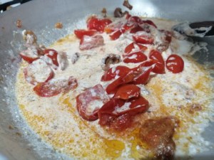 Pici con ciccioli pomodori del piennolo e ricotta di cestino