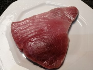 Cotoletta di tonno rosso panata agli anacardi su crema di friarielli