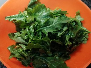 Cotoletta di tonno rosso panata agli anacardi su crema di friarielli