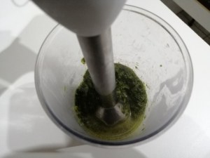 Cotoletta di tonno rosso panata agli anacardi su crema di friarielli