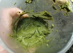 Cotoletta di tonno rosso panata agli anacardi su crema di friarielli