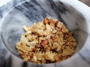 Pappardelle con pomodoro del piennolo gorgonzola salsiccia alla birra e tarallo sbriciolato