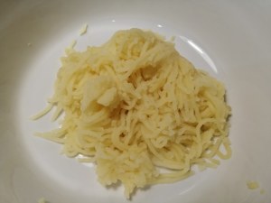 Gnocchi con crema di zucca filetti di acciughe olive schiacciate finocchietto e bottarga di tonno