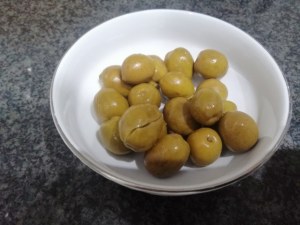 Gnocchi con crema di zucca filetti di acciughe olive schiacciate finocchietto e bottarga di tonno